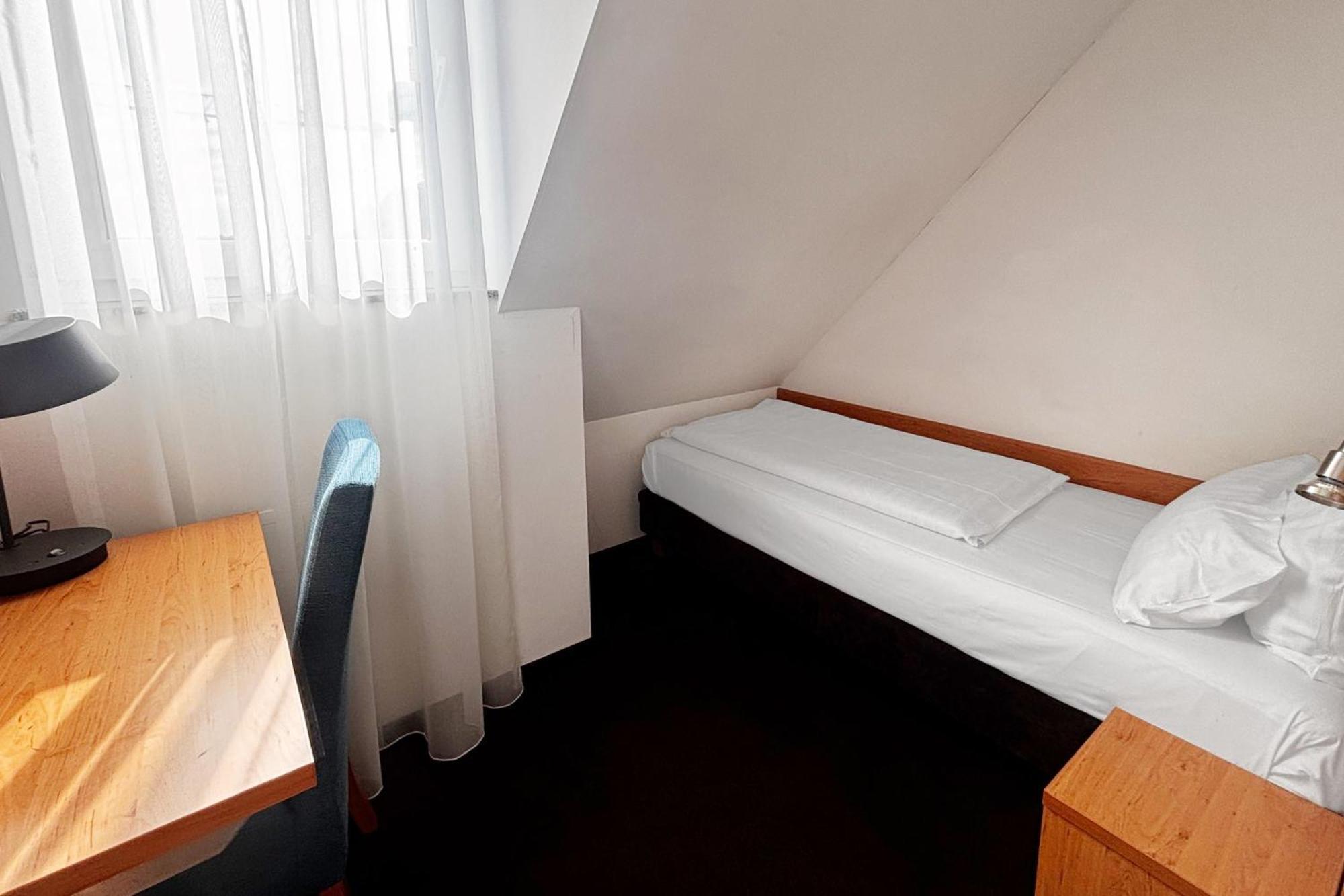 Single Room,1756504850:JPEG